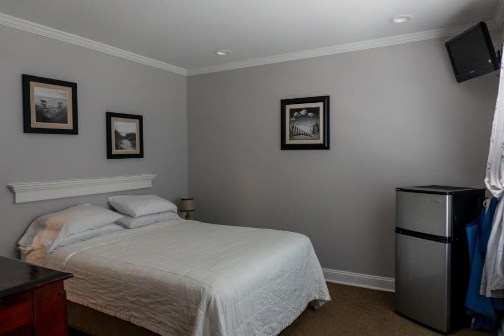 Queen Room interior